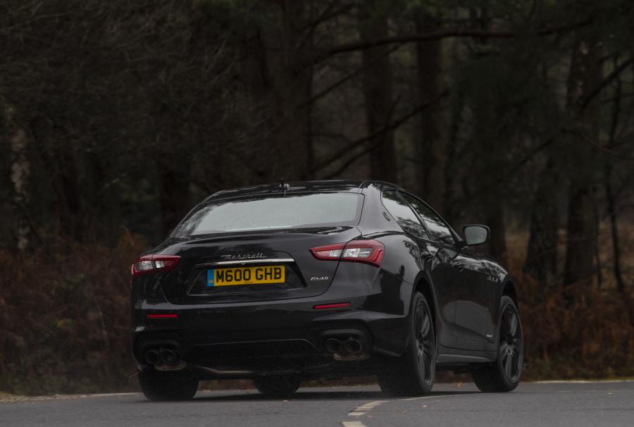  Maserati Ghibli GranSport Nerissimo Pack 2018 года  (UK) (фото 2 из 20)